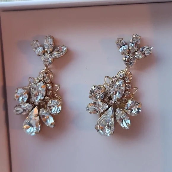 New In Box Elizabeth Bower Swarovski Crystal Elegant  Drop Earrings - Picture 2 of 9